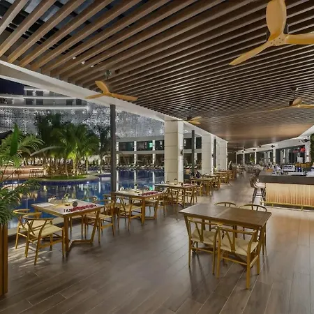 Grand Sapphire Modern 2 Bedroom With Terrace
