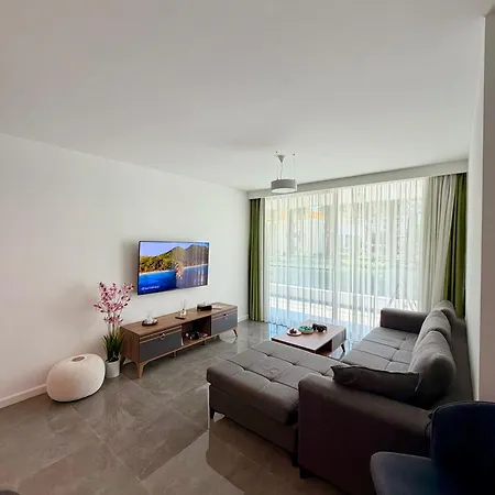 Grand Sapphire Modern 2 Bedroom With Terrace