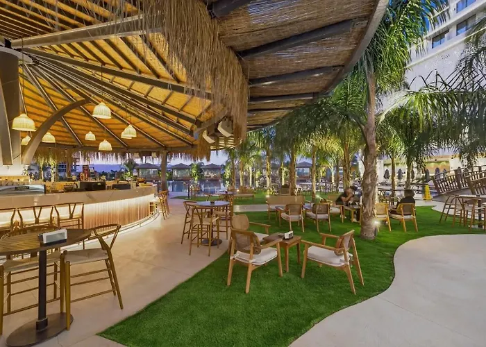 Grand Sapphire Modern 2 Bedroom With Terrace